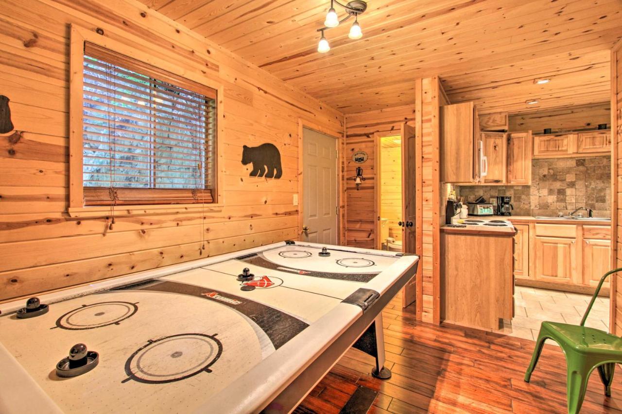 Hébergement de vacances Rustic With Hot Tub 2 Mi To Town *