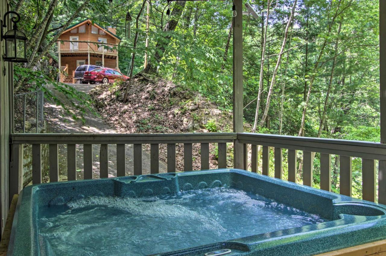 Rustic With Hot Tub 2 Mi To Town Hébergement de vacances