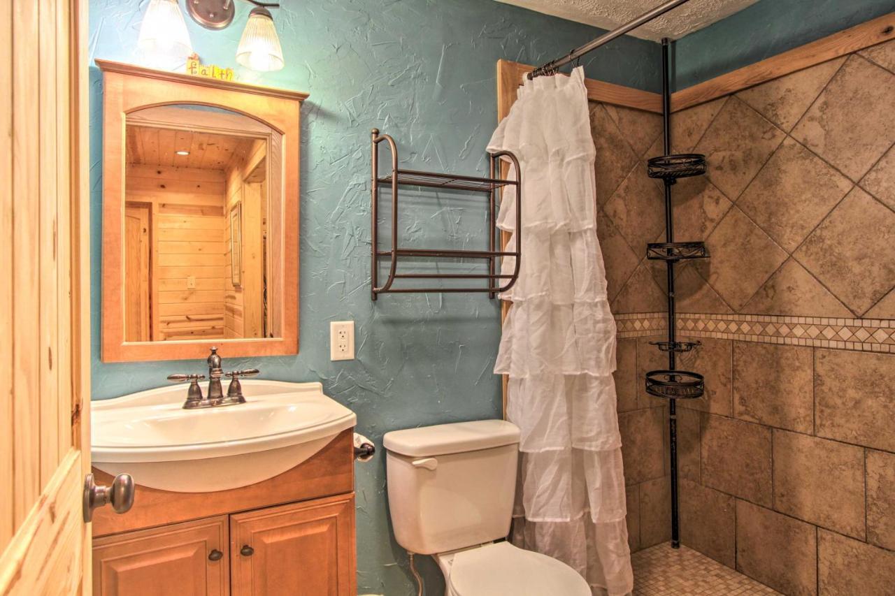 Hébergement de vacances Rustic With Hot Tub 2 Mi To Town Gatlinburg